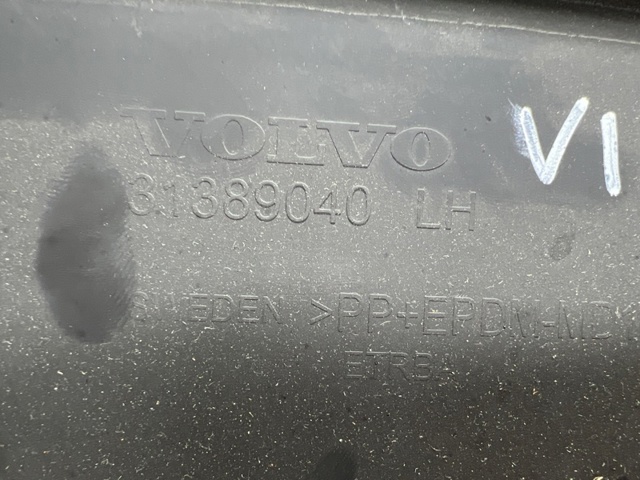 Обшивка багажника 39825226 VOLVO