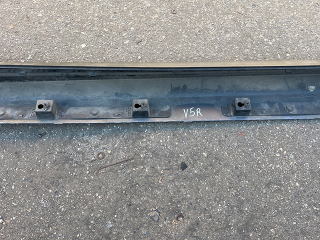 Накладка зовнішня (молдинг) порога, правий 39849311 VOLVO