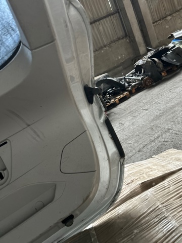П'яті двері 41007347927 BMW