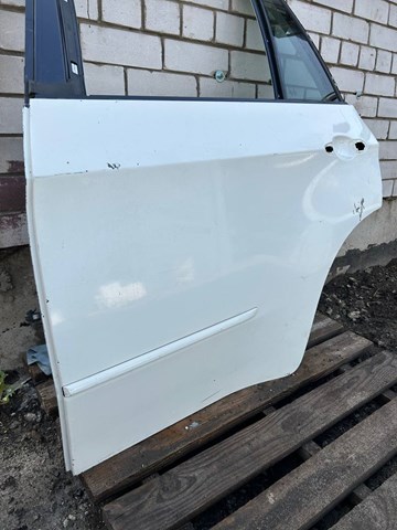 Двері пасажирськи задні ліві 41527261481 BMW