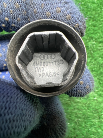 Болти до колеса 4M0601173D VAG