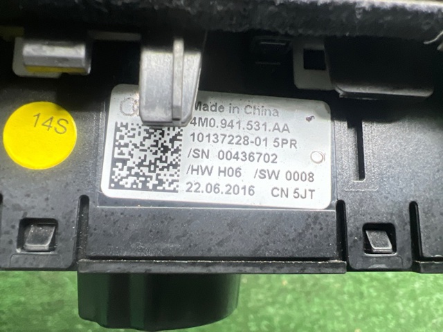 Перемикач світла фар, на "торпеді" 4M0941531AA5PR VAG
