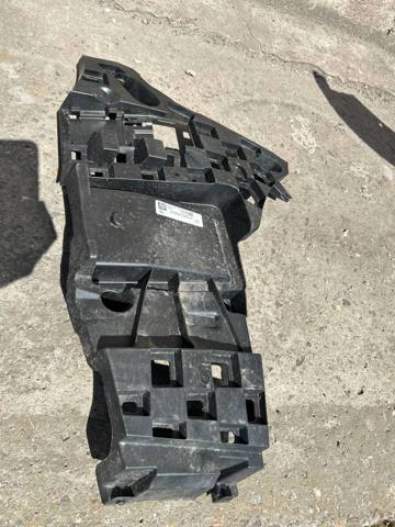 Кронштейн бампера заднього, зовнішній правий 51128069248 BMW