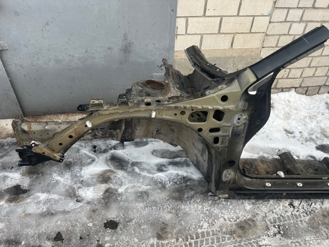 Чверть передня ліва 51620AL01A9P SUBARU