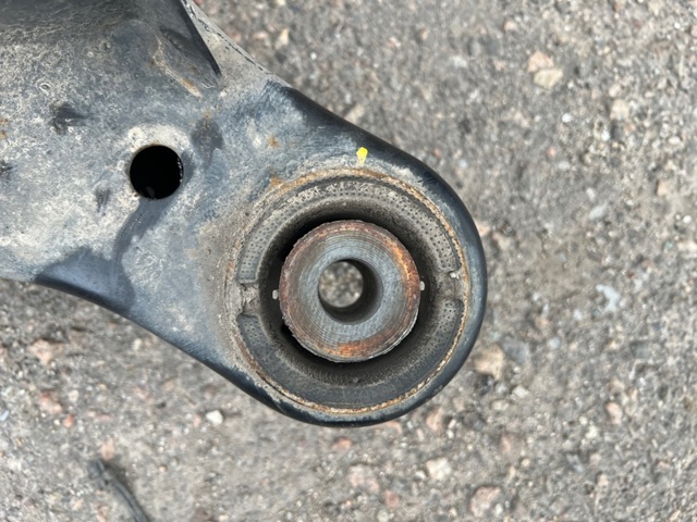 Підвіска задня 554005CA0A NISSAN