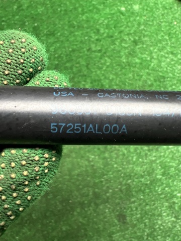 Стійка капота ліва 57251AL00A SUBARU