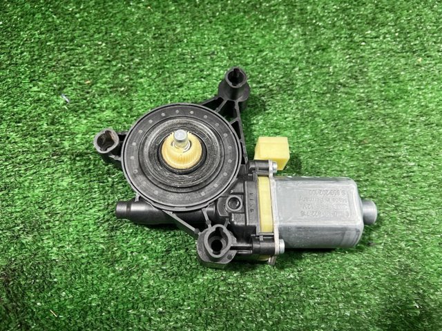 Мотор склопідйомника дверей передніх, правих 5Q0959802B PORSCHE