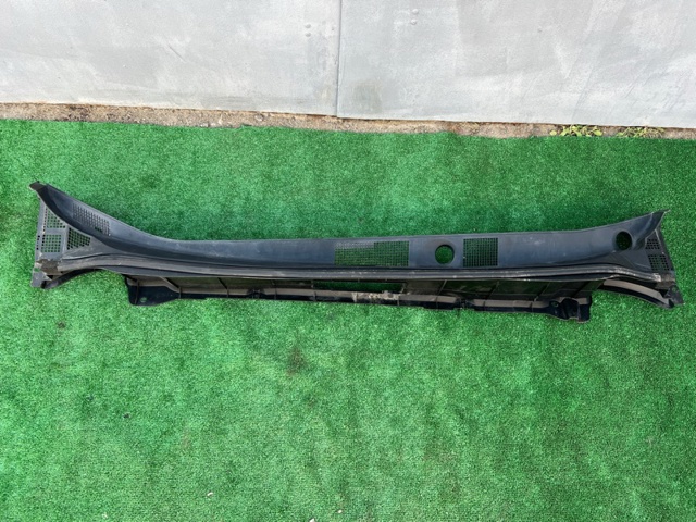 Водостік лобового скла, жабо 668625NA0B NISSAN
