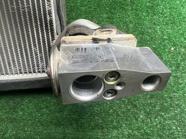 Клапан TRV, кондиціонера 73531AJ01A SUBARU