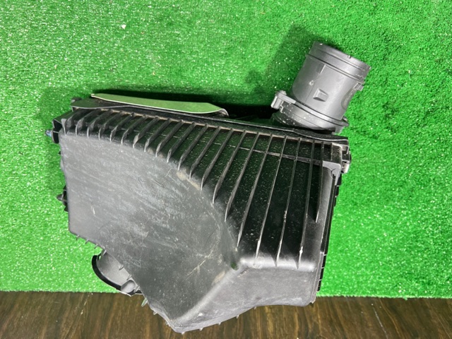Корпус повітряного фільтра 7P6129607Q VAG