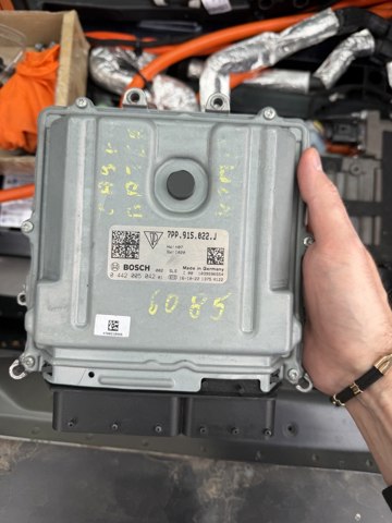 7PP915022J Porsche