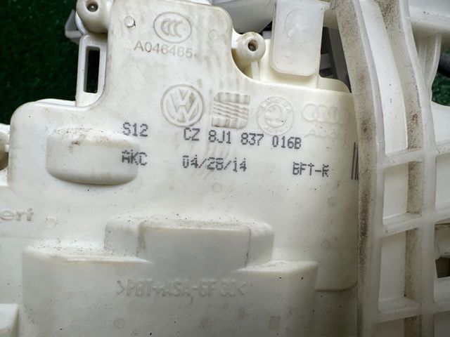 Замок передніх пасажирських дверей 8J1837016B VAG