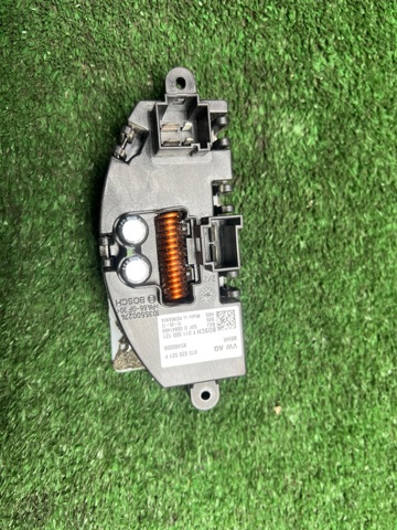 Регулятор оборотів пічки 8T0820521E PORSCHE
