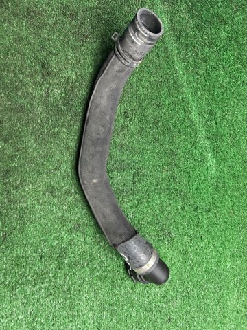 Патрубок системи охолодження 95B122101D PORSCHE