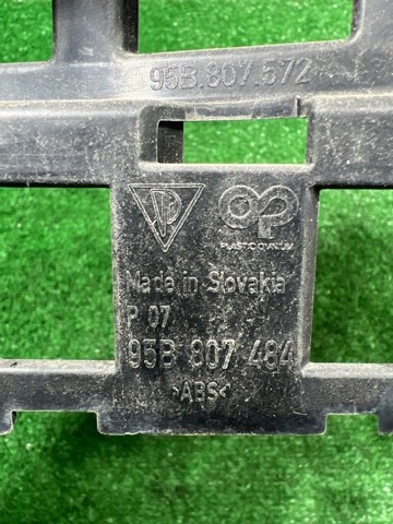 Кронштейн бампера заднього, правий 95B807572 PORSCHE