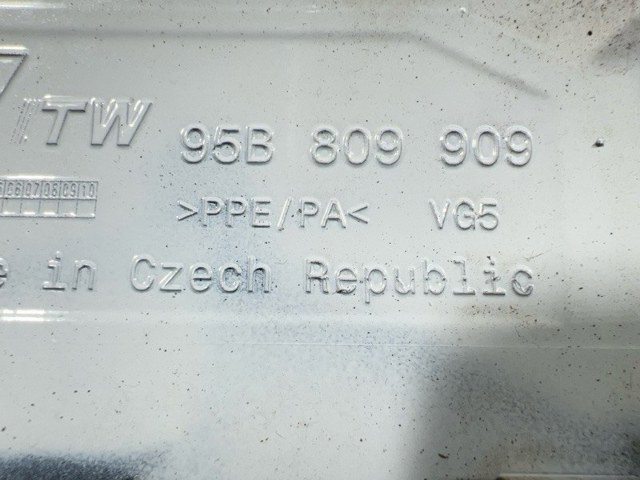 Люк б/бака 95B809909 PORSCHE