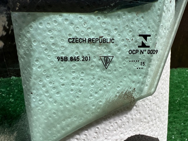 Скло водійських дверей 95B845201B PORSCHE
