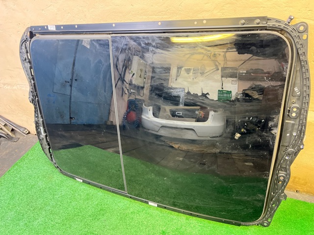 Деталі люків облицювання кузова 95B877941 PORSCHE
