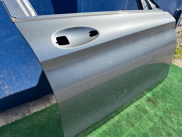 Пасажирські передні двері A2057200205 MERCEDES