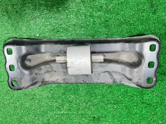 Кронштейн подушки КПП A2132400702 MERCEDES