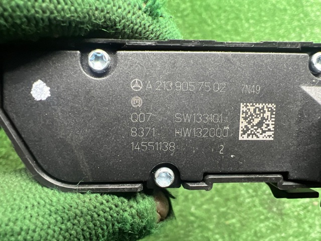 Кнопка вкл.обогрева сидіння A21390573027N49 MERCEDES