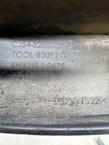 Молдинг задньої арки крила, правий CJ5Z78290A60AA FORD
