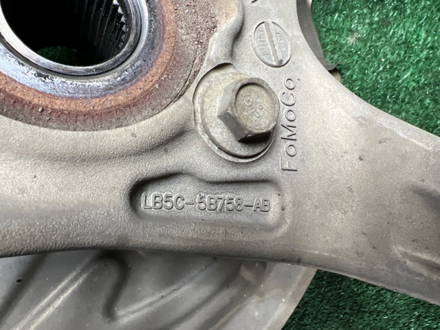 Цапфа - поворотний кулак заднім виходом, LB5Z5B758A FORD