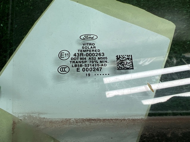 Скло пасажирських дверей LB5Z7821410A FORD