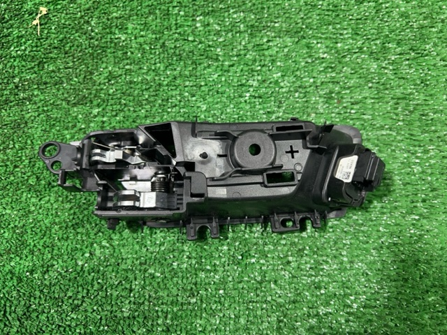 Ручка передньої двері внутрішня права LJ6Z5822600DB FORD