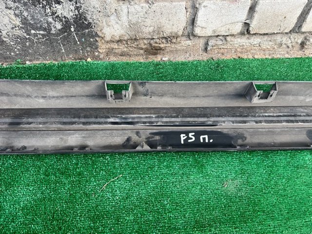 Накладка зовнішня (молдинг) порога, правий LJ6Z7810176AB FORD
