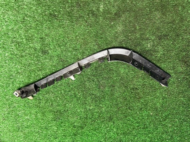 Направляюча заднього бампера, права LR061274 LAND ROVER