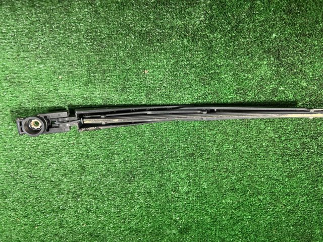 Важіль-поводок склоочисника заднього скла LR064429 LAND ROVER