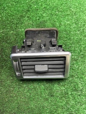 Решітка повітроводу ліва LR072446 LAND ROVER