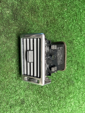 Решітка повітропровода права LR072448 LAND ROVER