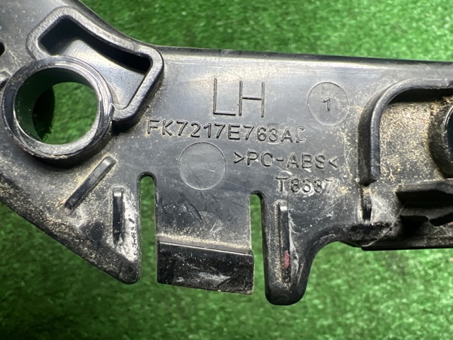 Направляюча переднього бампера, ліва LR077883 LAND ROVER