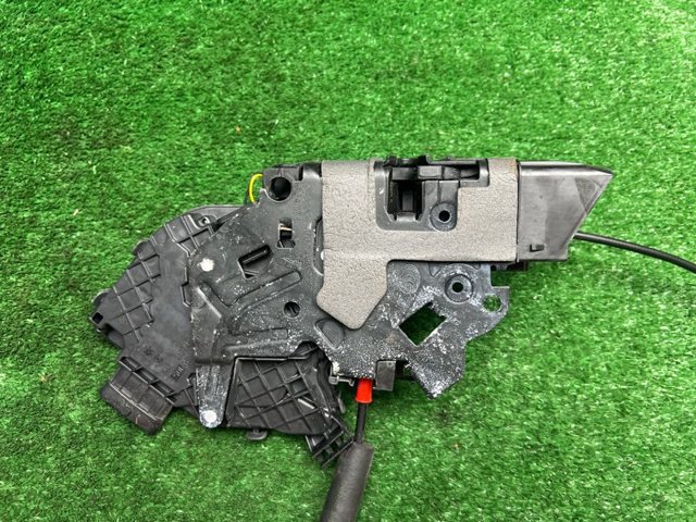 Замок задньої двері, лівої LR078752 LAND ROVER