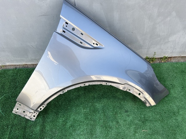Переднє праве крило LR080199 LAND ROVER