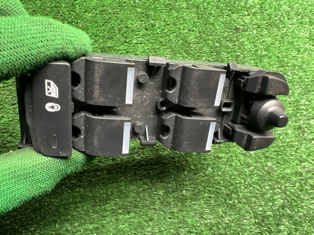 Кнопки переднього лівого склопід'ємника LR085483 LAND ROVER