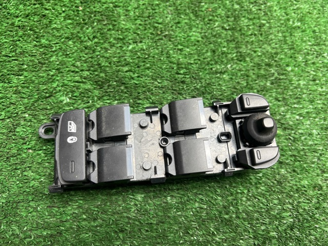Кнопки переднього лівого склопід'ємника LR085483 LAND ROVER