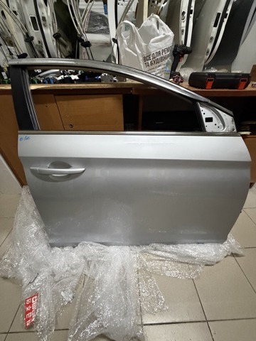 Пасажирські передні двері 76004C1000 MARKET (OEM)