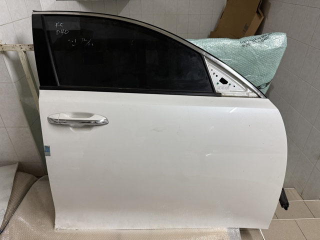 Пасажирські передні двері 76004D4000 HYUNDAI