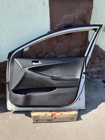 Картка обшивки передніх дверей правих 823023S040RY HYUNDAI