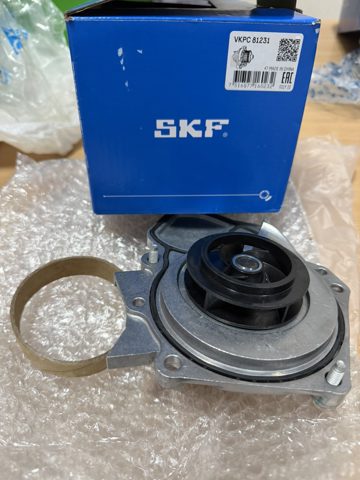 Насос охолодження VKPC81231 SKF