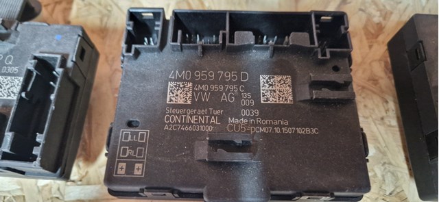 Блок комфорту задніх дверей 4M0959795D VAG