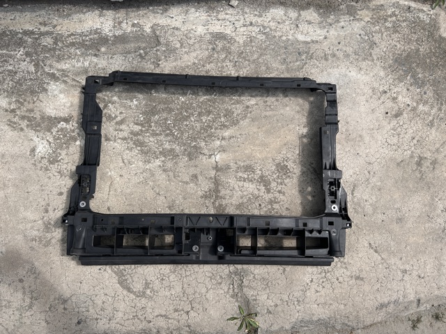 Кронштейн кріплення радіатора 5NA805588D VAG