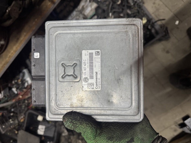 Модуль управління двигуном 03L907425C VAG