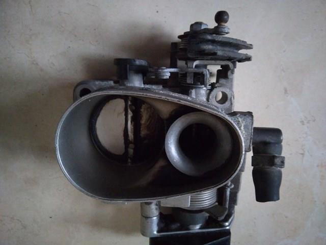Заслінка повітряна 037133061R VAG