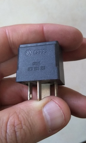 Блок управління вентилятором 8K0951253 VAG