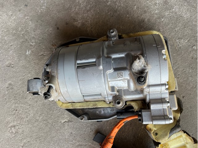Насос кондиціонера 106336900F Tesla Model