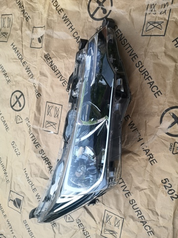 Права блок фара 8111002L5000 TOYOTA